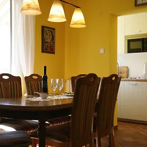 Ema Apartment